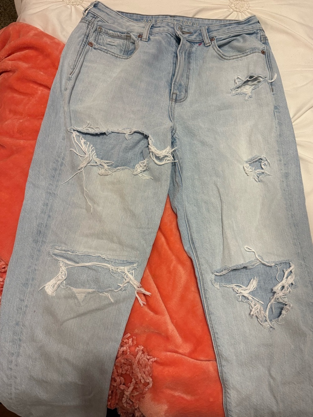American Eagle Outfitters Light Wash Distressed Women’s Jeans